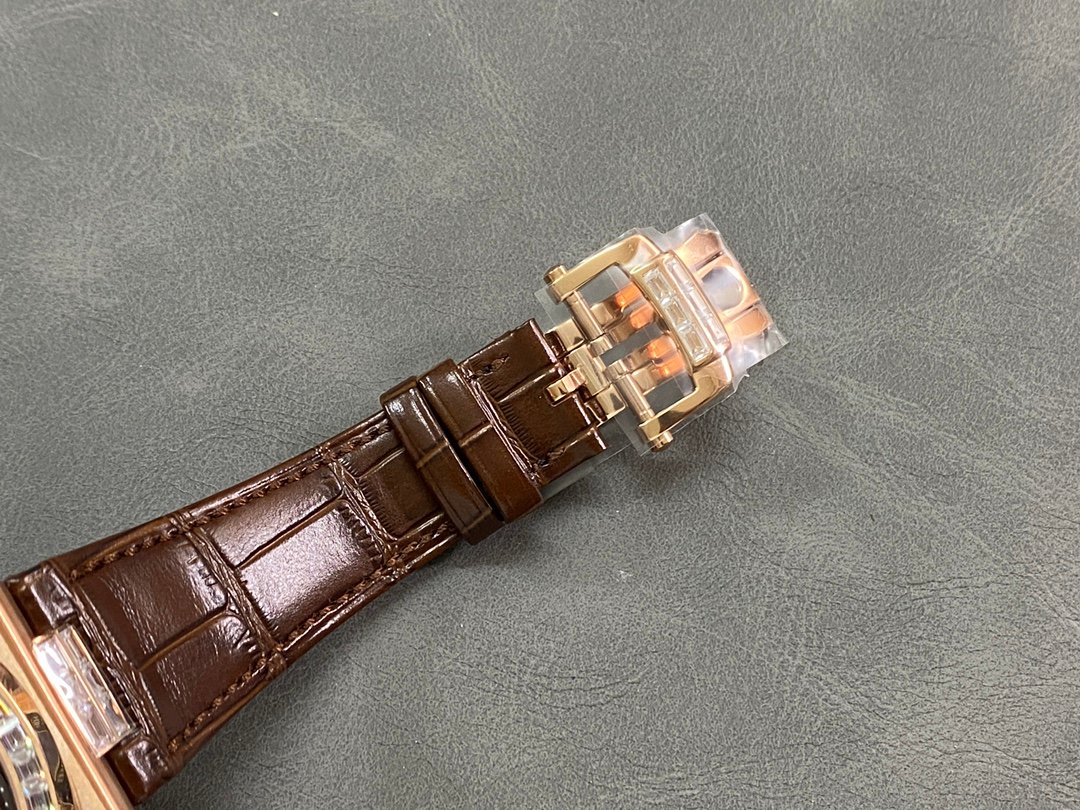 【Super Clone】Replica Patek Philippe Nautilus 5724 001 40mm Mens Watch - Image 11