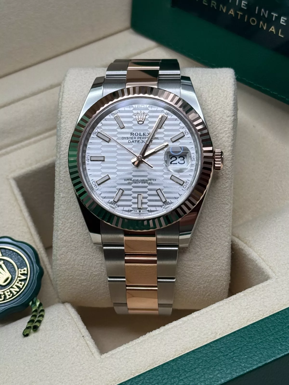 RLX Datejust 41mm 126331 Silver Fluted Motif Dial Two Tone Stainless Steel & 18K Rose Gold Jubilee Bracelet Men's Watch - Image 10