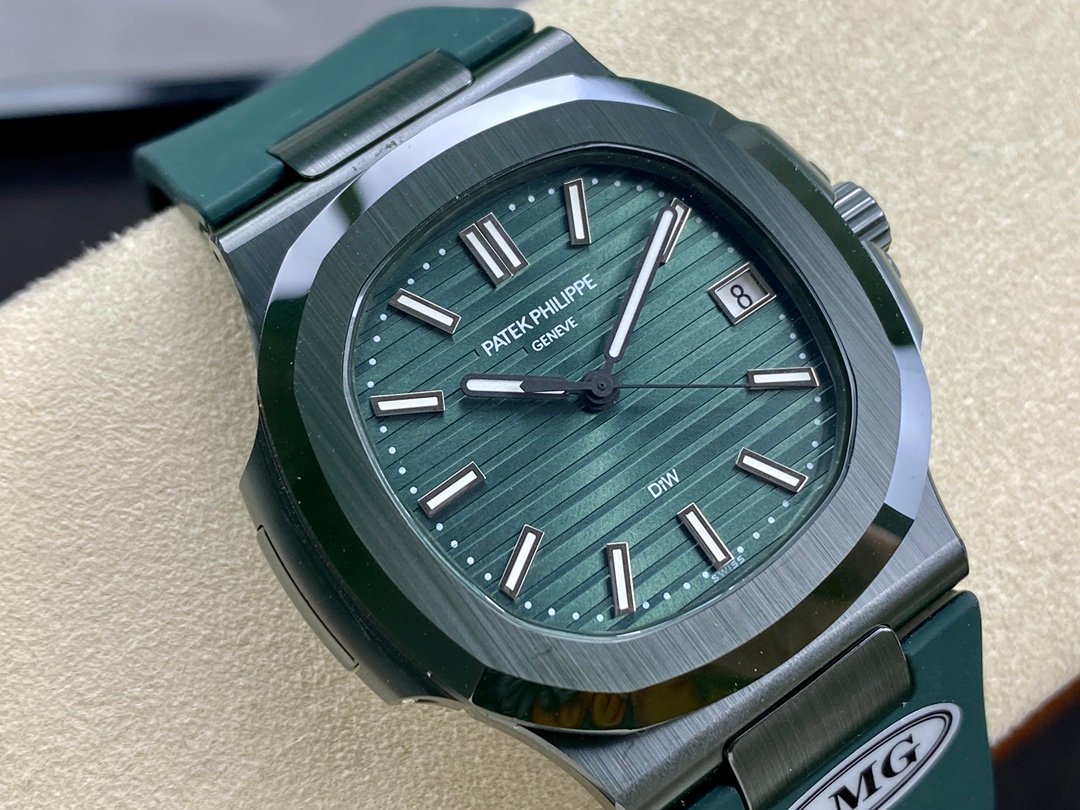 【Super Clone】Patek Philippe Nautilus Green Rubber Green Dial 5711 40MM Watch - Image 4