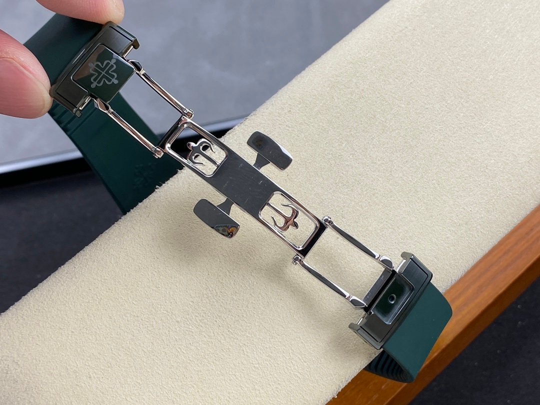 【Super Clone】Patek Philippe Nautilus Green Rubber Green Dial 5711 40MM Watch - Image 9