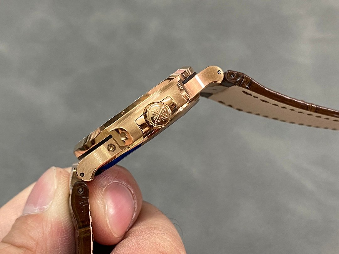 【Super Clone】Replica Patek Philippe Nautilus 5724 001 40mm Mens Watch - Image 8