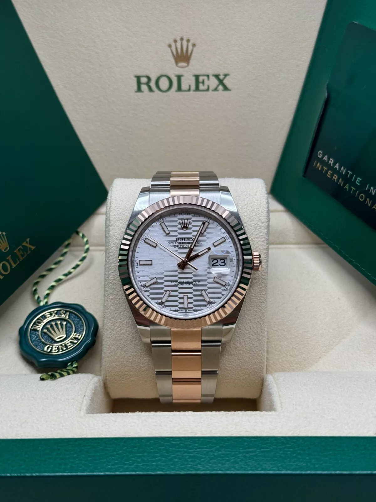 RLX Datejust 41mm 126331 Silver Fluted Motif Dial Two Tone Stainless Steel & 18K Rose Gold Jubilee Bracelet Men's Watch - Image 9