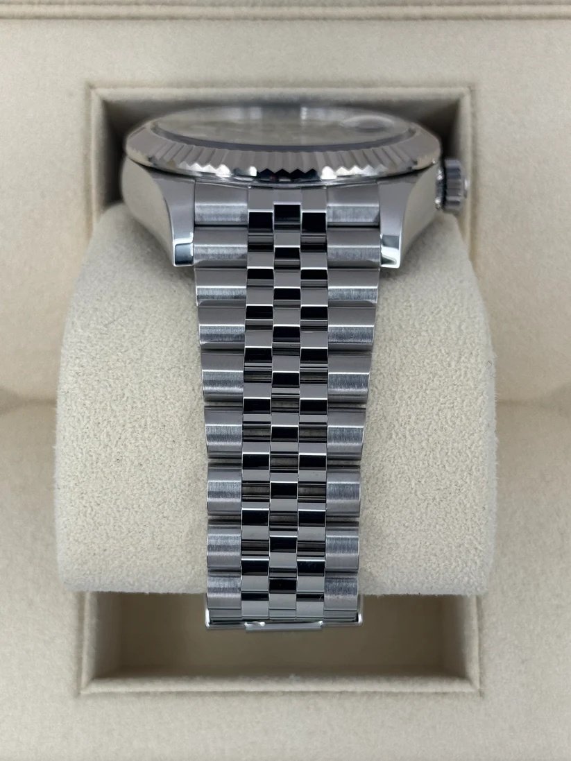 RLX Sky-Dweller 42mm 336934-0005/0006 Stainless Steel Blue Dial Jubilee - Image 13