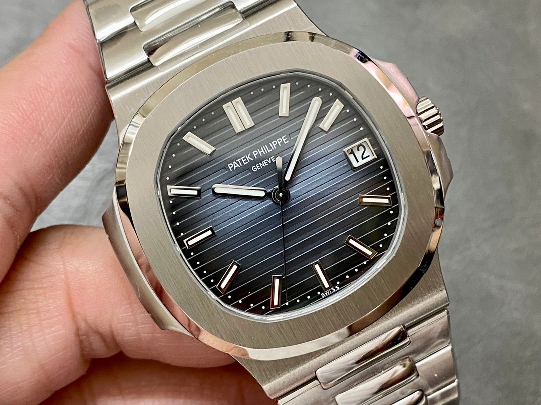 【Super Clone】Replica Patek Philippe Nautilus 5711 1A Black Dial 40mm Mens Watch - Image 4