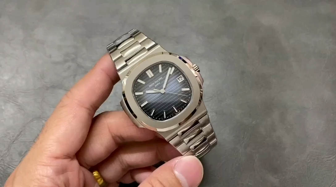 【Super Clone】Replica Patek Philippe Nautilus 5711 1A Black Dial 40mm Mens Watch - Image 2