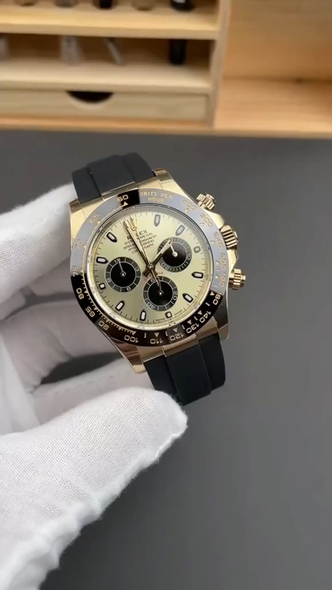 【Super Clone】Rolex Daytona Yellow Gold /Ceramic / Golden /Oysterflex m126518LN-0012 - Image 9