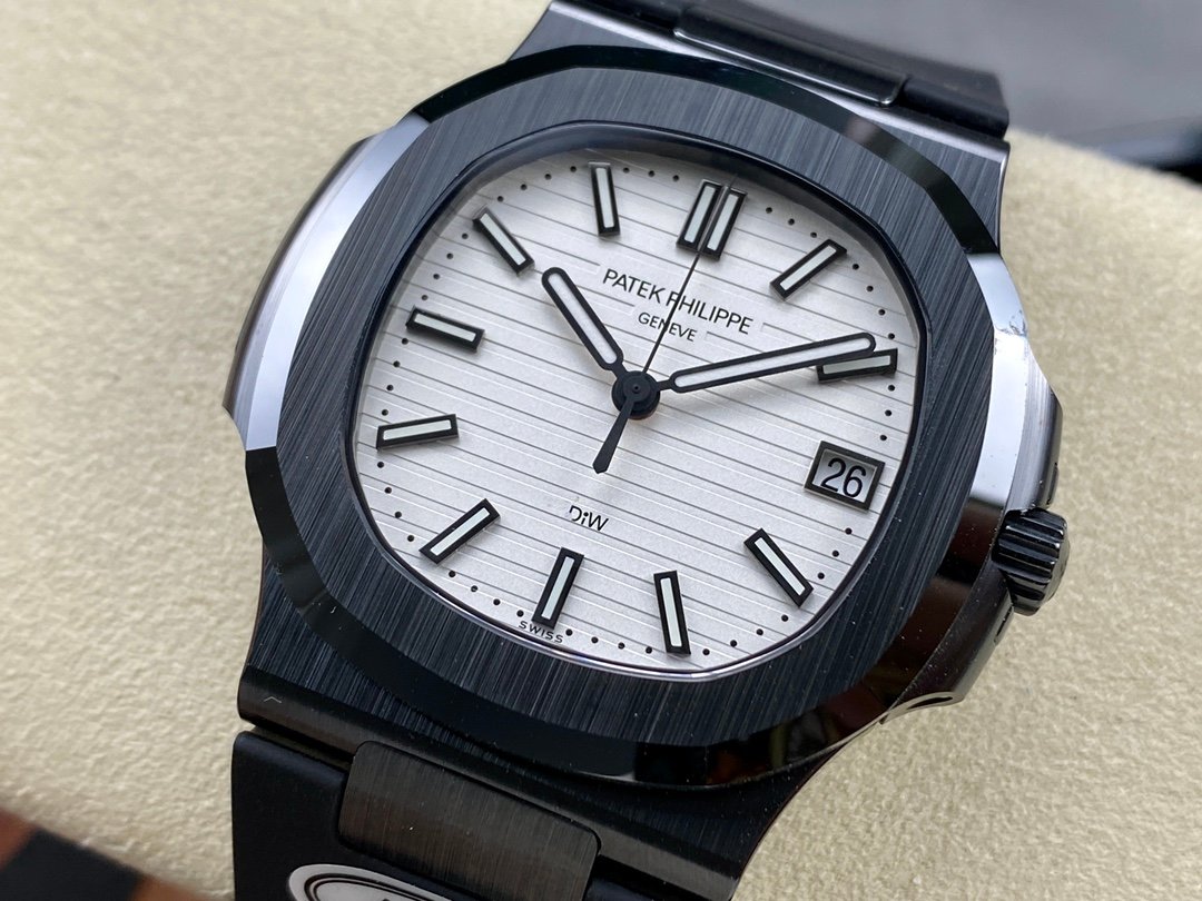 【Super Clone】Patek Philippe Nautilus Titanium Case White Dial 5711 40MM Watch - Image 4