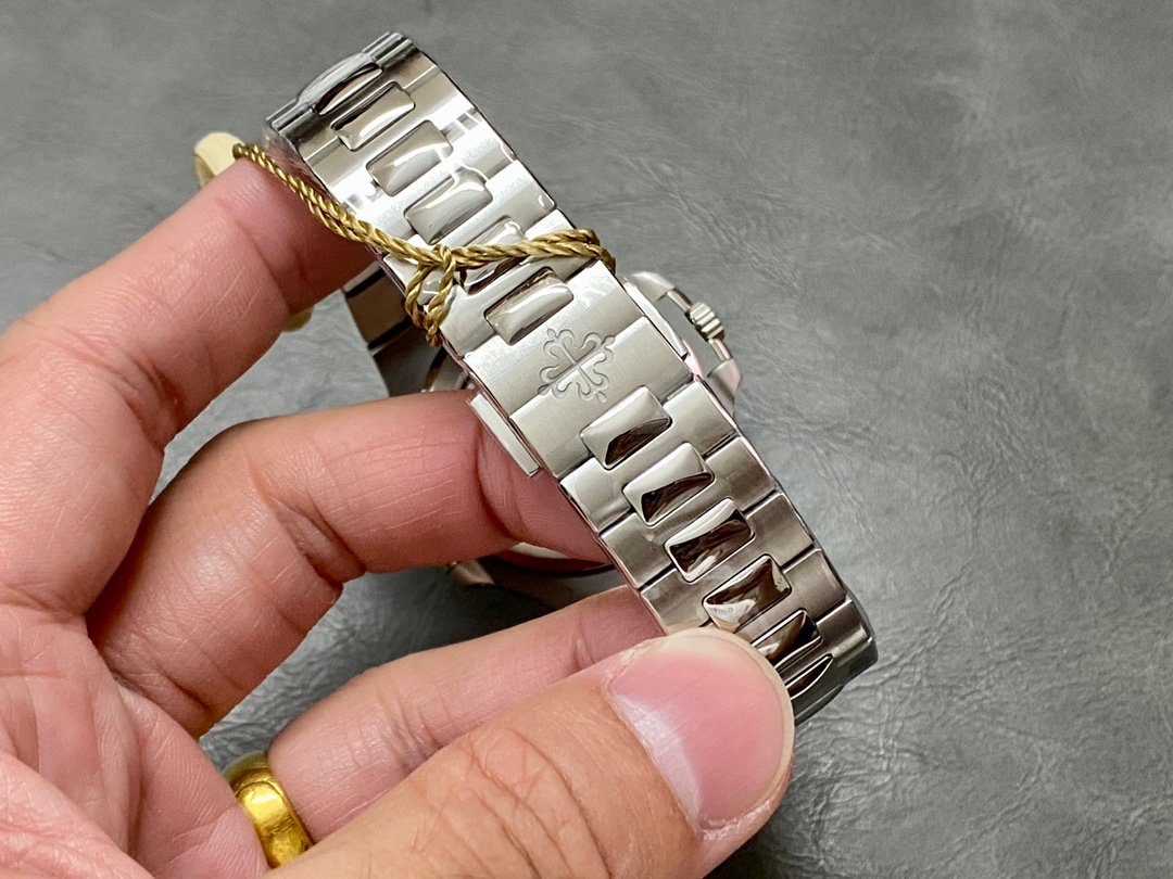 【Super Clone】Replica Patek Philippe Nautilus 5711 1A Black Dial 40mm Mens Watch - Image 9