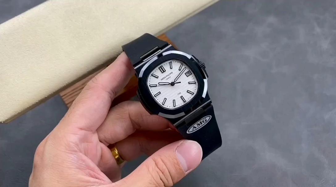 【Super Clone】Patek Philippe Nautilus Titanium Case White Dial 5711 40MM Watch - Image 2