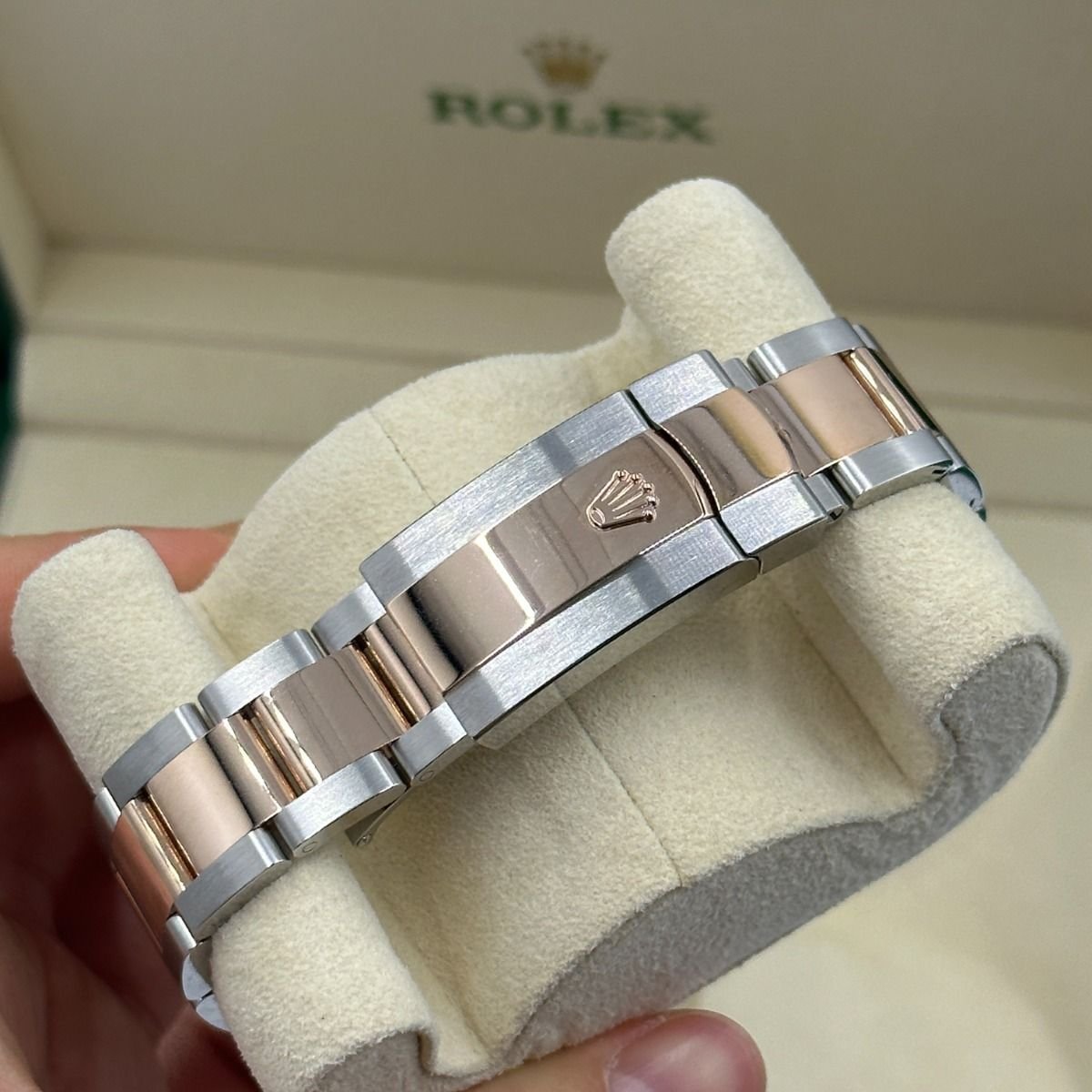 RLX Datejust 36mm 126281 Slate Fluted Motif Diamond Dial Diamond Bezel and Oyster Bracelet - Image 8