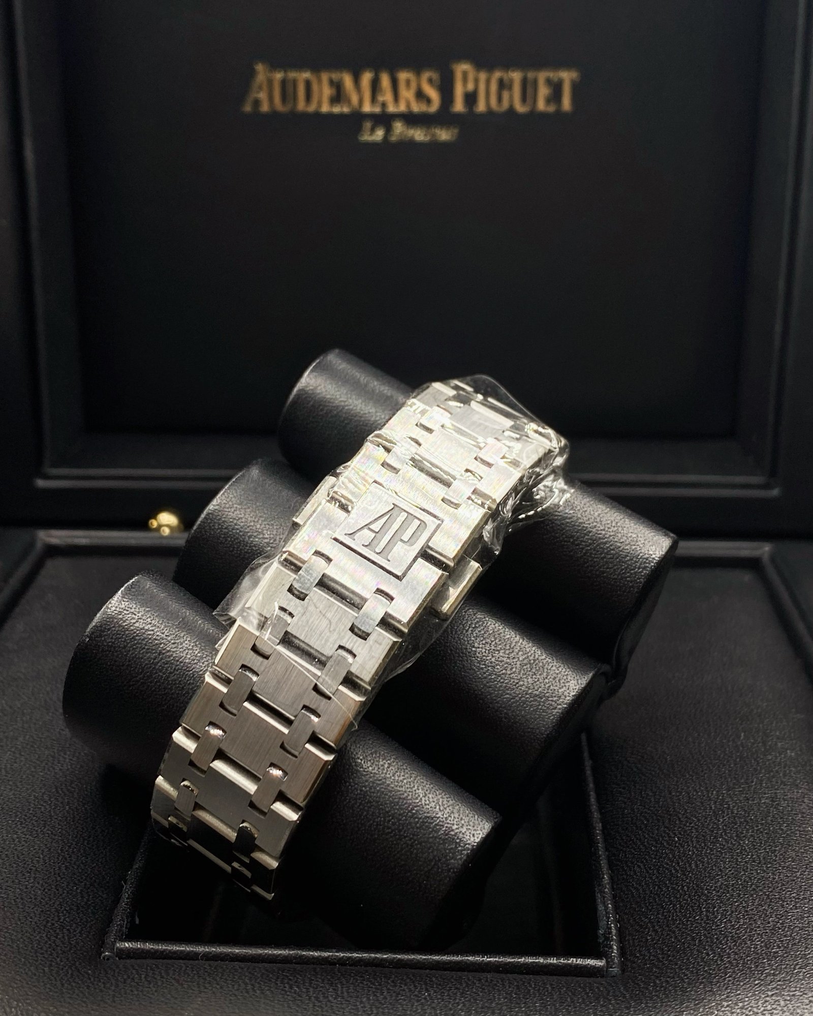 【Super Clone】Audemars Piguet Royal Oak Selfwinding Blue dial, 37mm, Stainless steel, 15450ST.OO.1256ST.03 - Image 2