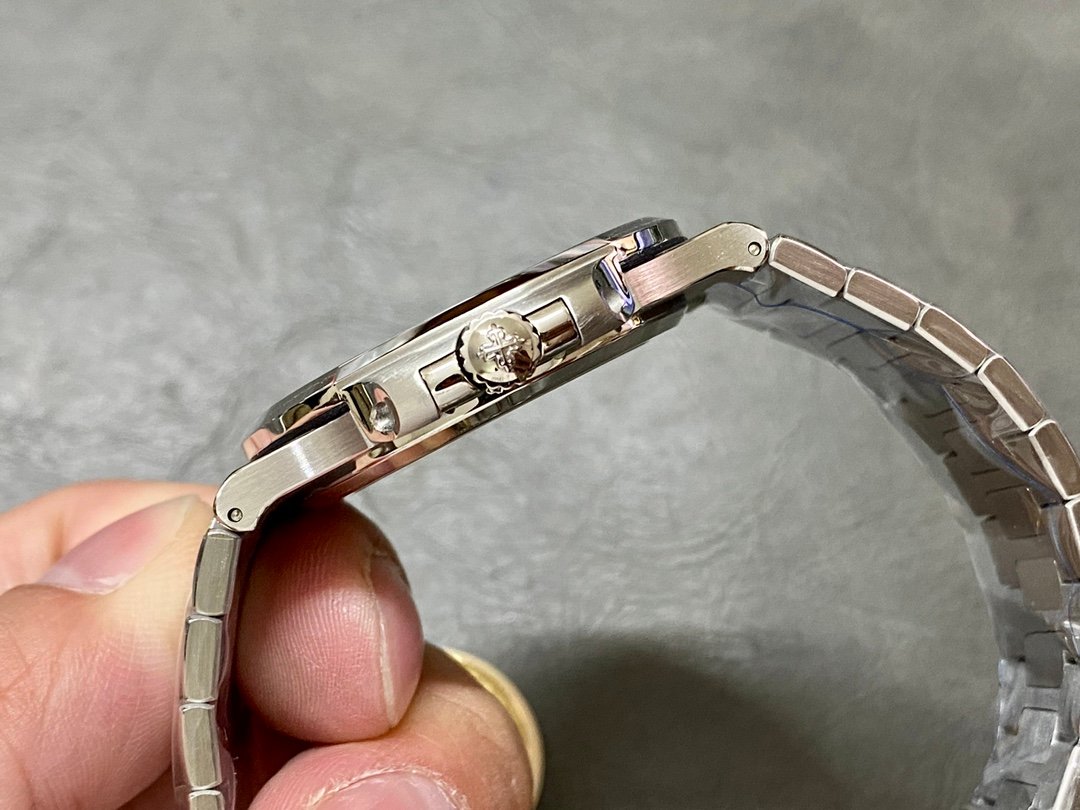 【Super Clone】Replica Patek Philippe Nautilus 5711 1A Black Dial 40mm Mens Watch - Image 8