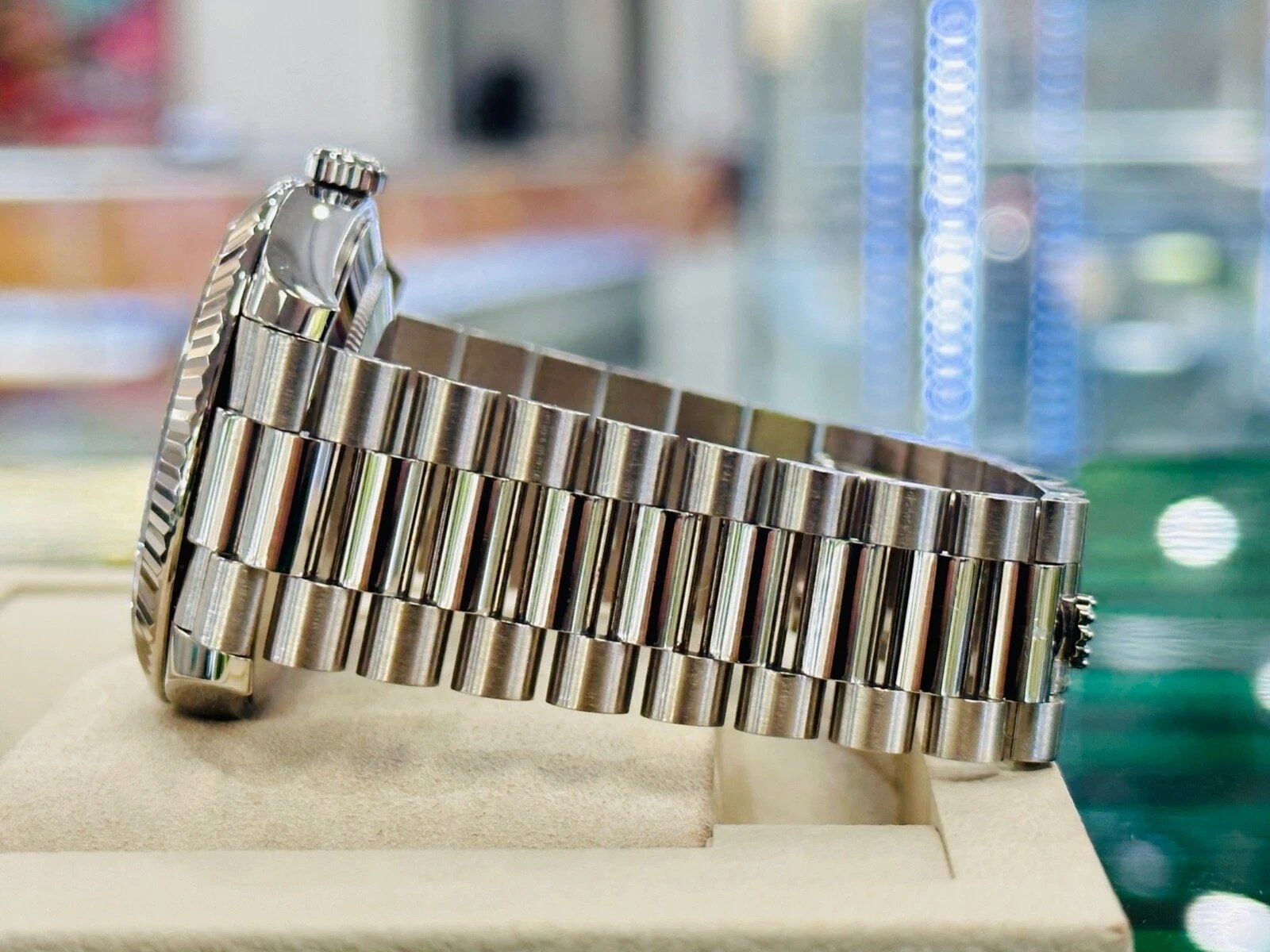 RLX Day-Date "President" 40mm White Gold Black Index Dial - 228239 - Image 5