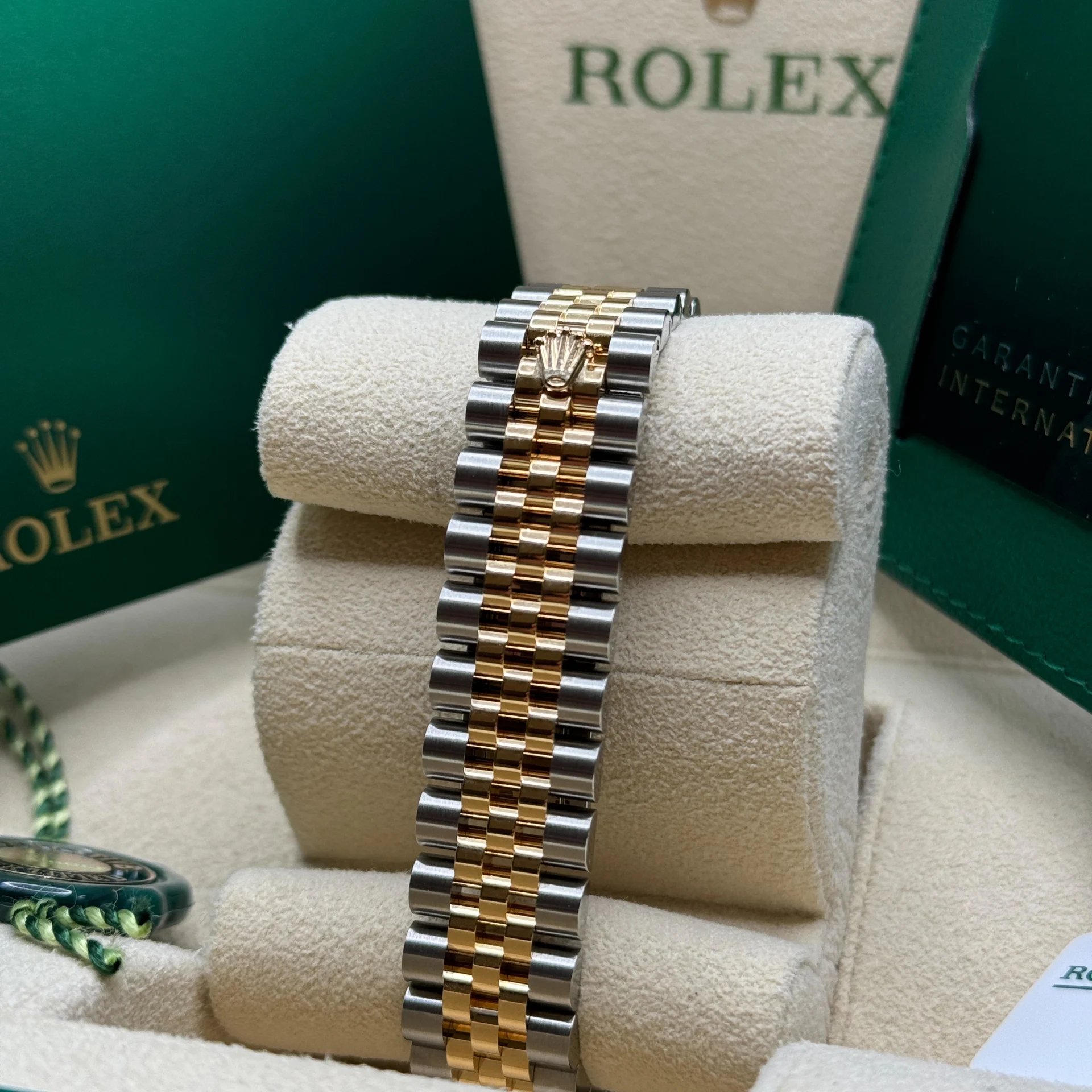 RLX Datejust m278273-0023/0024 31mm Black Mother-of-Pearl Dial Stainless Steel and Yellow Gold Oyster Watch - Image 13