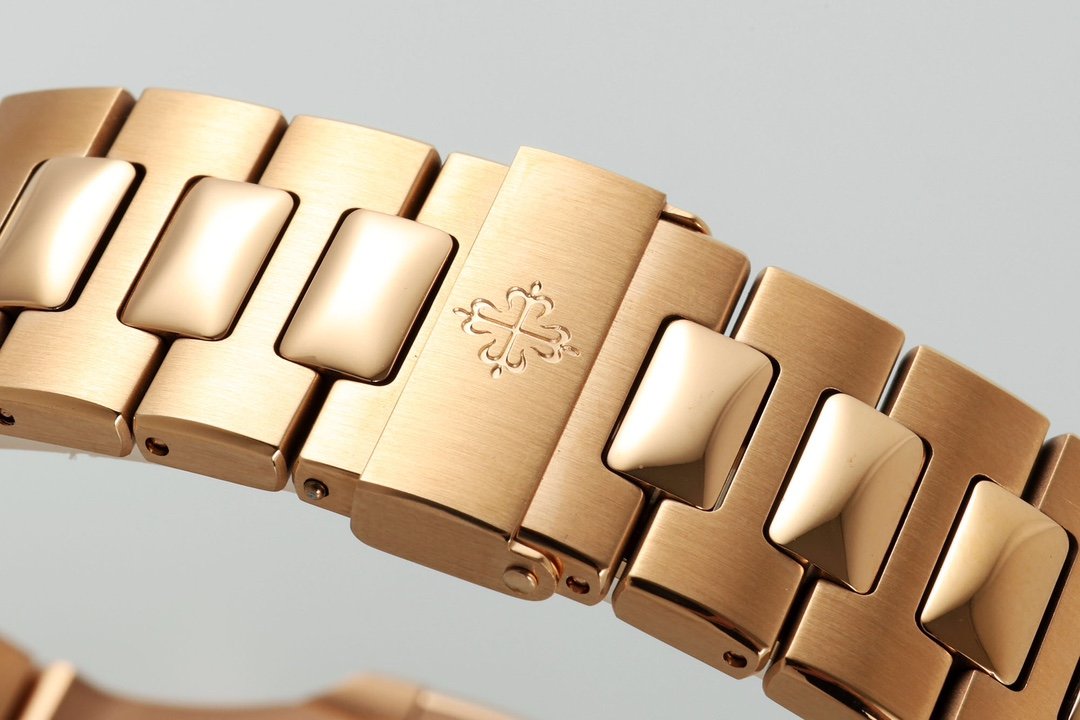 【Super Clone】Replica Patek Philippe Nautilus 5711R 001 40MM Mens Watch - Image 9